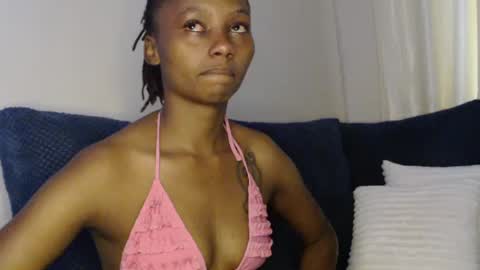Snapshot of wetfreakym chatting on 07/19/26, 05:22 Bella online show from 07/19/26, 05:22