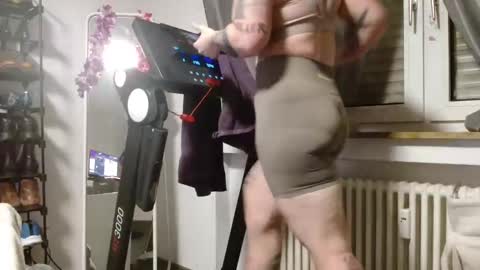 Snapshot of wetgerman2 chatting on 02/07/25, 05:10 Wetgerman online show from 02/07/25, 05:10