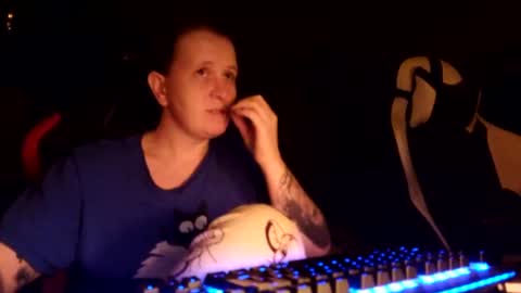 Snapshot of wetgerman2 chatting on 03/11/25, 09:04 Wetgerman online show from 03/11/25, 09:04