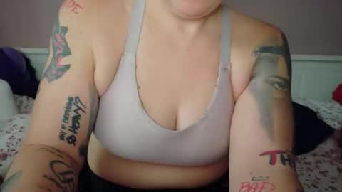 Snapshot of wetgerman2 chatting on 11/27/25, 01:13 Wetgerman online show from 11/27/25, 01:13