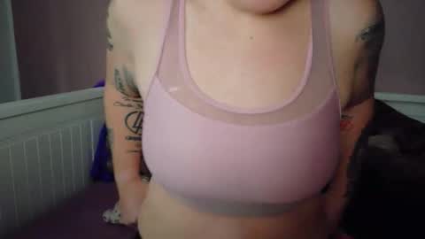 Snapshot of wetgerman2 chatting on 12/04/25, 01:42 Wetgerman online show from 12/04/25, 01:42