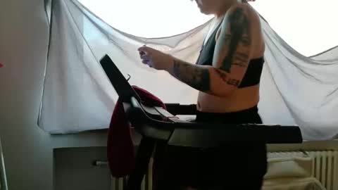 Snapshot of wetgerman2 chatting on 12/18/25, 11:49 Wetgerman online show from 12/18/25, 11:49