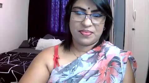 Snapshot of wetindian1971 chatting on 02/18/26, 12:12 kavita online show from 02/18/26, 12:12