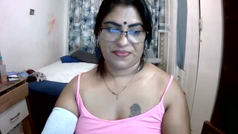 Snapshot of wetindian1971 chatting on 06/26/26, 08:13 kavita online show from 06/26/26, 08:13