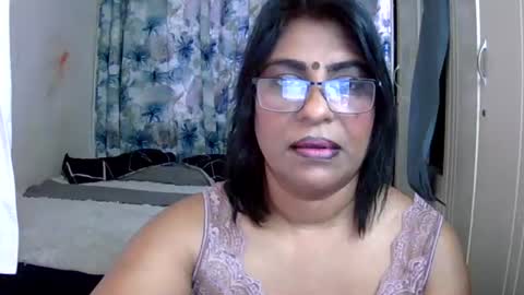 Snapshot of wetindian1971 chatting on 07/25/26, 10:35 kavita online show from 07/25/26, 10:35