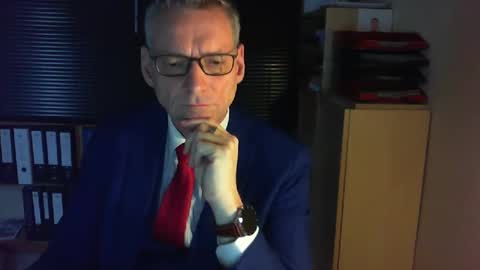 Snapshot of wetsuitedman chatting on 02/28/25, 08:53 Franz online show from 02/28/25, 08:53