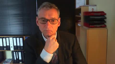 Snapshot of wetsuitedman chatting on 03/08/25, 09:06 Franz online show from 03/08/25, 09:06