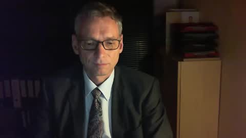 Snapshot of wetsuitedman chatting on 03/11/25, 05:46 Franz online show from 03/11/25, 05:46