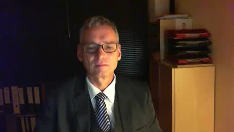 Snapshot of wetsuitedman chatting on 10/18/25, 07:58 Franz online show from 10/18/25, 07:58