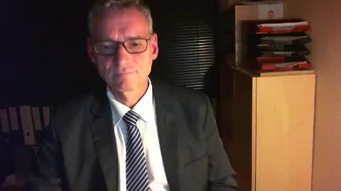 Snapshot of wetsuitedman chatting on 10/23/25, 04:28 Franz online show from 10/23/25, 04:28