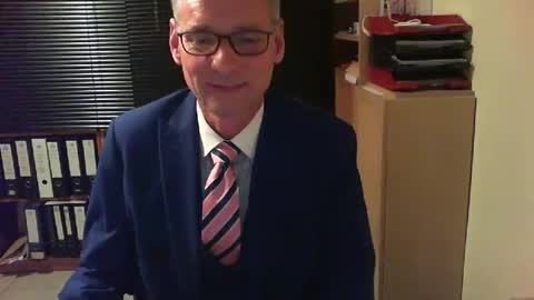 Snapshot of wetsuitedman chatting on 05/19/26, 05:19 Franz online show from 05/19/26, 05:19