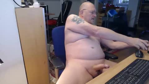 WeTwo online show from 10/06/25, 06:22