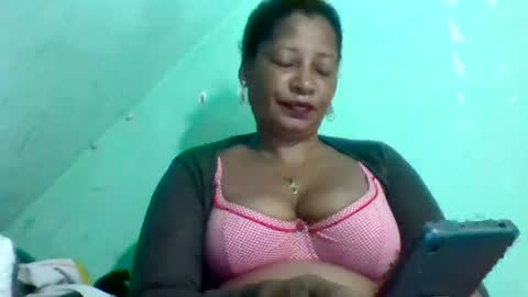 Snapshot of wharda chatting on 06/18/26, 10:47 wharda online show from 06/18/26, 10:47