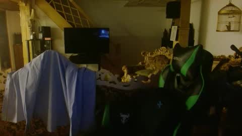 Snapshot of whatsthislol chatting on 11/06/25, 12:33 whatsthislol online show from 11/06/25, 12:33