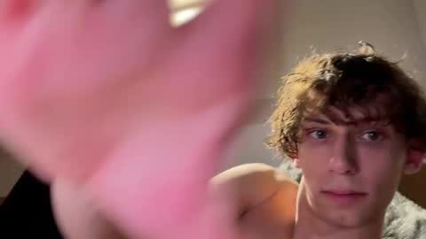 Mia  Please help me to reach 100 thumps up online show from 11/25/25, 07:36