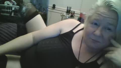 Snapshot of whipsnap19 chatting on 10/27/25, 10:52 whipsnap19 online show from 10/27/25, 10:52