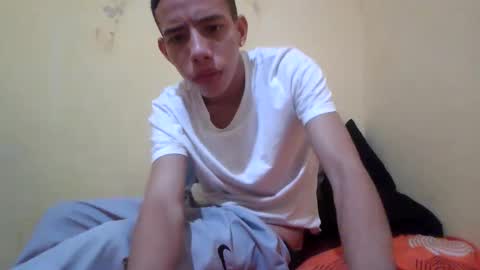 Snapshot of white_boy84723 chatting on 11/29/25, 05:54 white boy online show from 11/29/25, 05:54