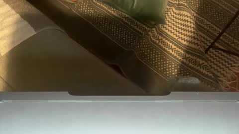 white_bubble online show from 03/21/26, 08:12