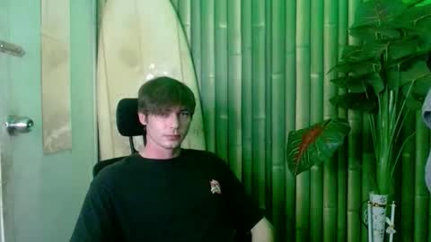 Snapshot of whiteboyinasia chatting on 10/31/25, 01:23 Christian online show from 10/31/25, 01:23