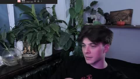 Gus online show from 10/28/25, 11:07