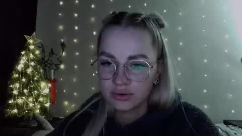 whitehex666 online show from 12/22/25, 05:10