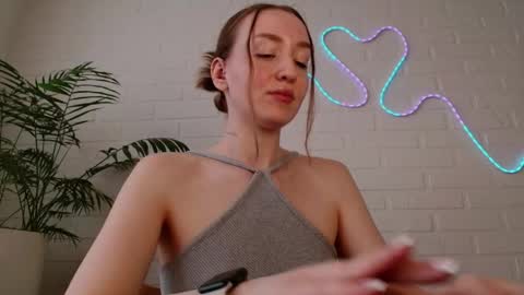 Snapshot of whiteprincessluna chatting on 04/28/26, 01:05 You wont find me here on Saturdays and Sundays online show from 04/28/26, 01:05