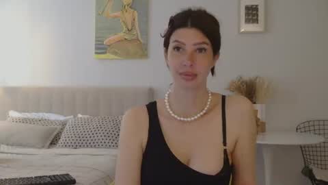 Snapshot of whitequeen888 chatting on 06/17/26, 04:37 White Queen online show from 06/17/26, 04:37