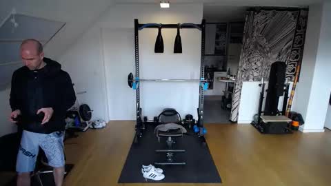 whiterabbit_86 online show from 12/04/25, 11:41