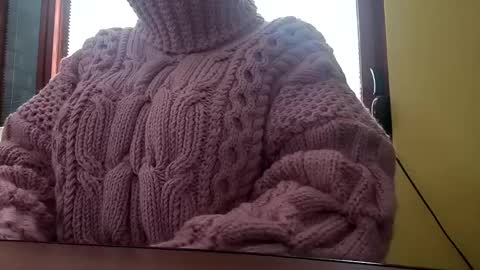 whitesweater online show from 10/22/25, 07:19