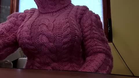 whitesweater online show from 12/03/25, 07:27