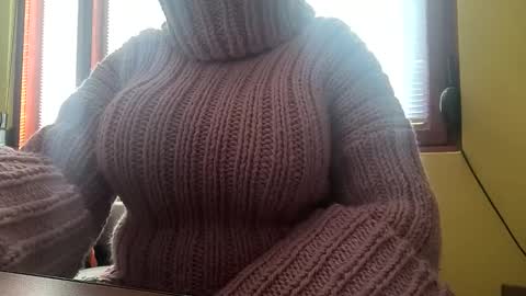 whitesweater online show from 01/12/26, 07:57