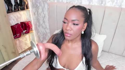 whitneyyfox online show from 09/25/25, 12:25