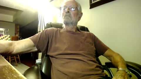 whofcares2 online show from 10/18/25, 01:30