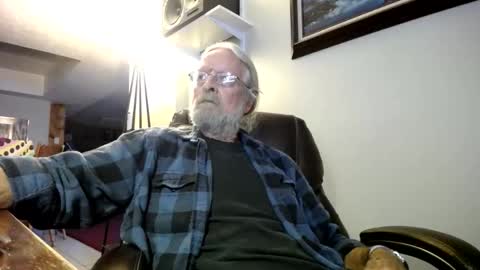 whofcares2 online show from 11/18/25, 07:40