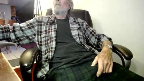 whofcares2 online show from 12/18/25, 06:58
