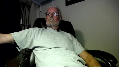 whofcares2 online show from 04/10/26, 01:33