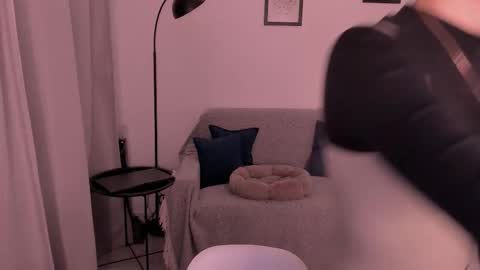 Snapshot of whoislulu chatting on 11/17/25, 10:15 whoislulu online show from 11/17/25, 10:15