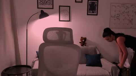 Snapshot of whoislulu chatting on 04/22/26, 05:47 whoislulu online show from 04/22/26, 05:47