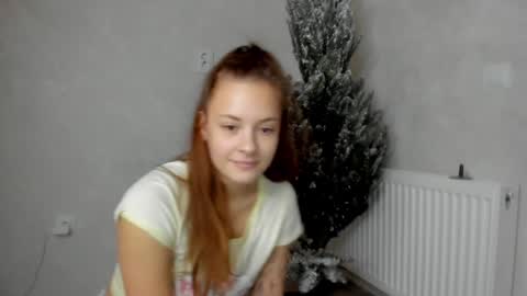 Snapshot of why_again_me chatting on 12/12/24, 06:42 Veronica online show from 12/12/24, 06:42