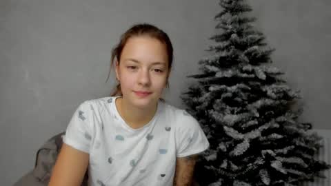 Snapshot of why_again_me chatting on 12/13/24, 06:49 Veronica online show from 12/13/24, 06:49