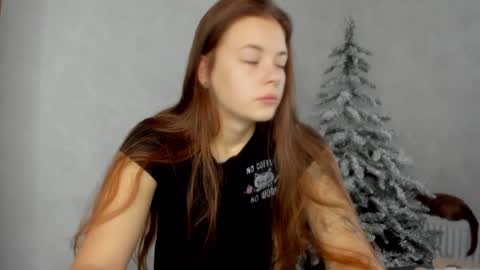 Snapshot of why_again_me chatting on 12/18/24, 12:40 Veronica online show from 12/18/24, 12:40