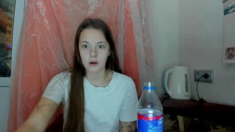 Snapshot of why_again_me chatting on 12/21/24, 06:34 Veronica online show from 12/21/24, 06:34