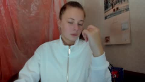 Snapshot of why_again_me chatting on 12/23/24, 12:14 Veronica online show from 12/23/24, 12:14