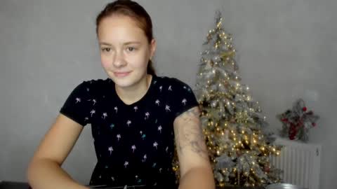 Snapshot of why_again_me chatting on 12/28/24, 08:36 Veronica online show from 12/28/24, 08:36