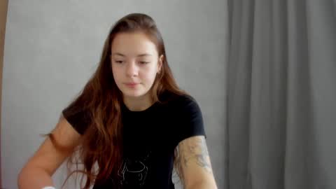 Snapshot of why_again_me chatting on 01/18/25, 10:28 Veronica online show from 01/18/25, 10:28