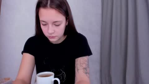 Snapshot of why_again_me chatting on 01/18/25, 01:29 Veronica online show from 01/18/25, 01:29