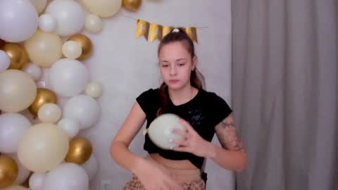 Snapshot of why_again_me chatting on 01/19/25, 11:00 Veronica online show from 01/19/25, 11:00