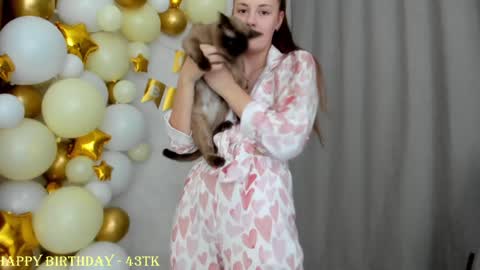 Snapshot of why_again_me chatting on 01/20/25, 11:54 Veronica online show from 01/20/25, 11:54