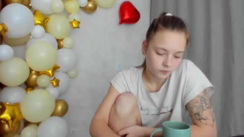 Snapshot of why_again_me chatting on 01/22/25, 06:20 Veronica online show from 01/22/25, 06:20