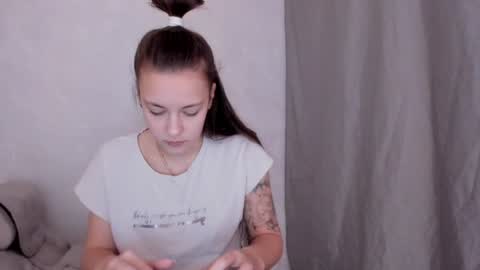 Snapshot of why_again_me chatting on 01/29/25, 05:35 Veronica online show from 01/29/25, 05:35